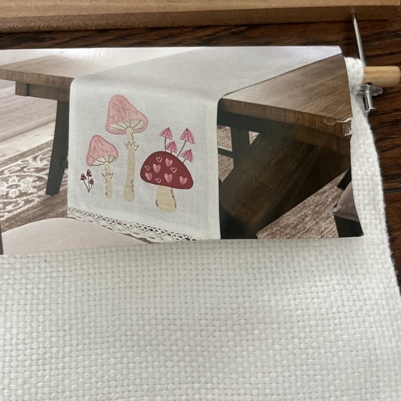 Rachel Zoe VALENTINE MUSHROOM HEART TABLE RUNNER Applique 14x72" Huck Cloth - Picture 4 of 5